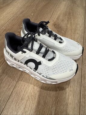 New- unworn On Running Cloudrunner Athletic Shoes
